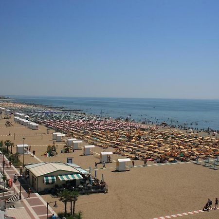Апартаменты Duca Degli Abruzzi Каорле Экстерьер фото